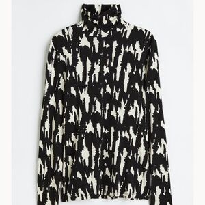 NWOT H&M Viscose Blend Turtleneck Top